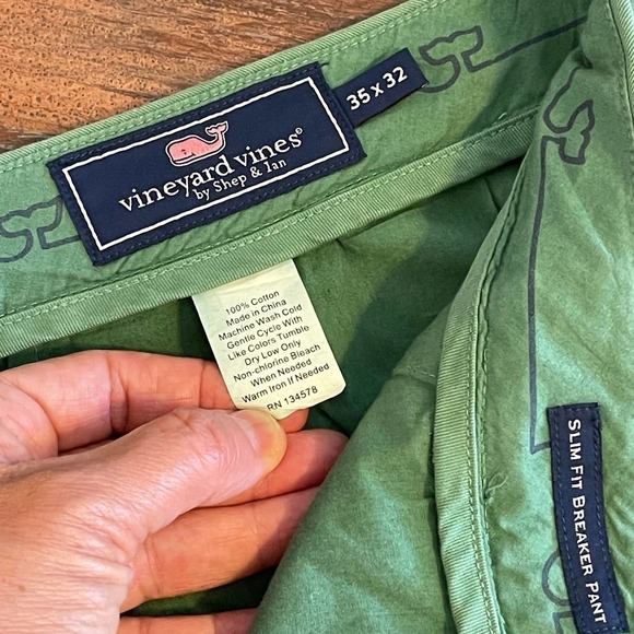 Vineyard Vines Men's Flat Front Chino Pants Sz 35x32 - Picture 2 of 7